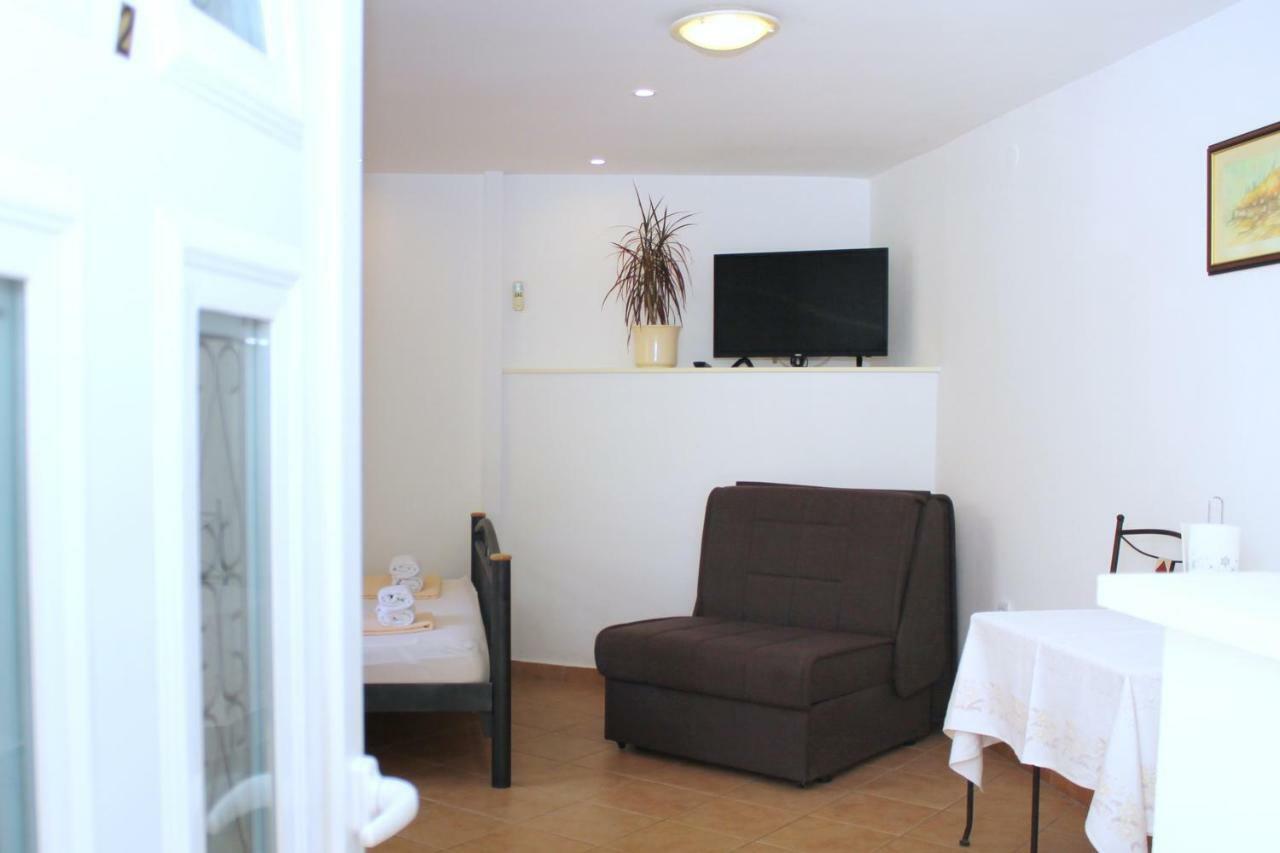 Mito Rooms And Apartments Trogir Exterior photo