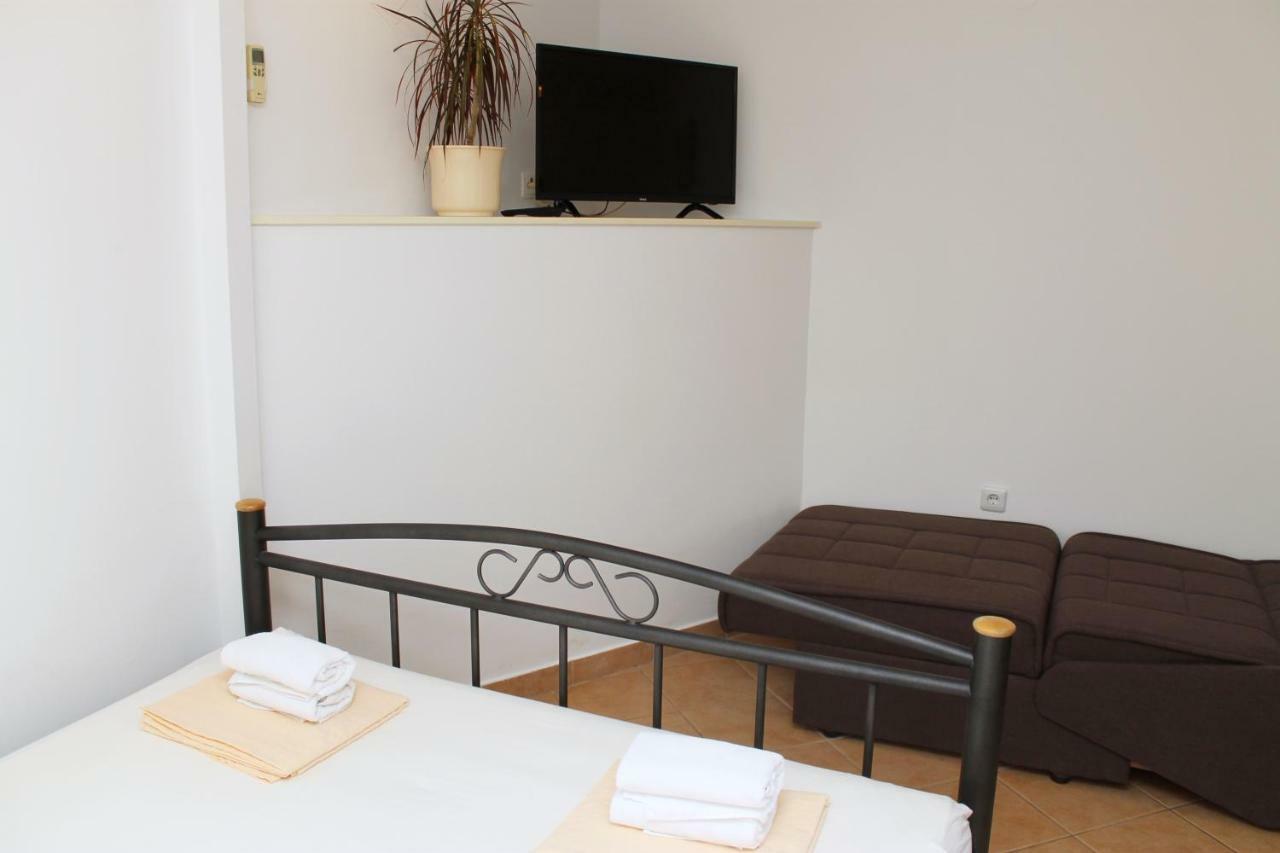 Mito Rooms And Apartments Trogir Exterior photo