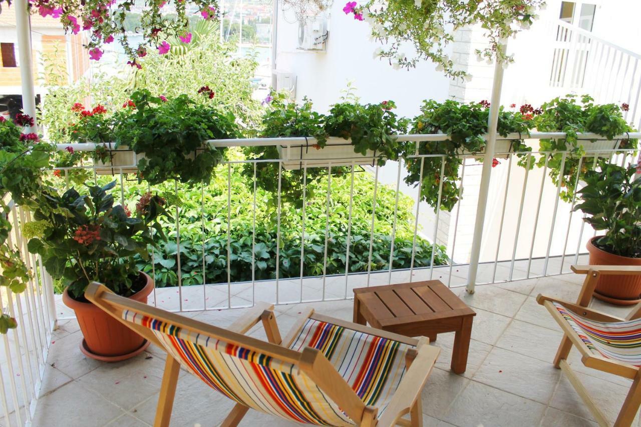 Mito Rooms And Apartments Trogir Exterior photo