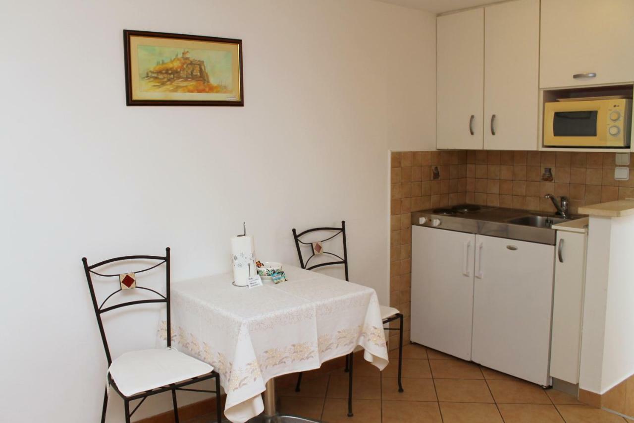 Mito Rooms And Apartments Trogir Exterior photo